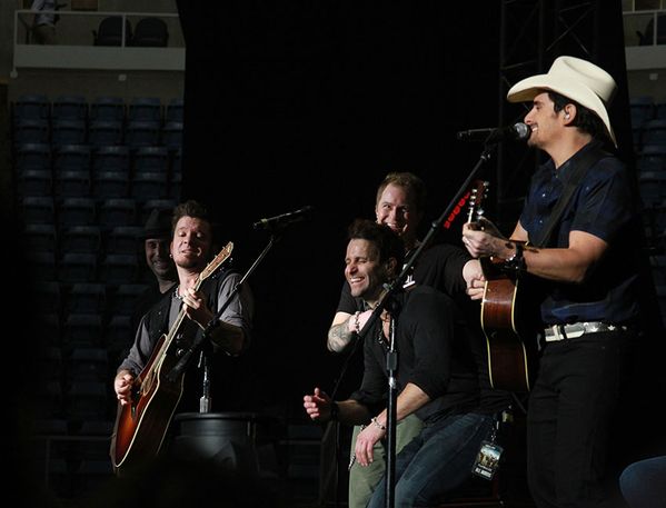 Brad Paisley on stage with Parmalee and The Swon Brothers in 2015