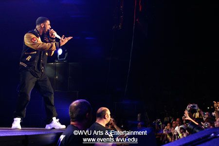 Drakes sings during his 2010 concert at the Coliseum
