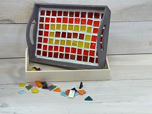 Serving tray decorated with mosaic tiles in orange and red